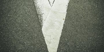 US MedTech Startup Exit Strategies: Acquisition vs. IPO (2025) - Cover Image